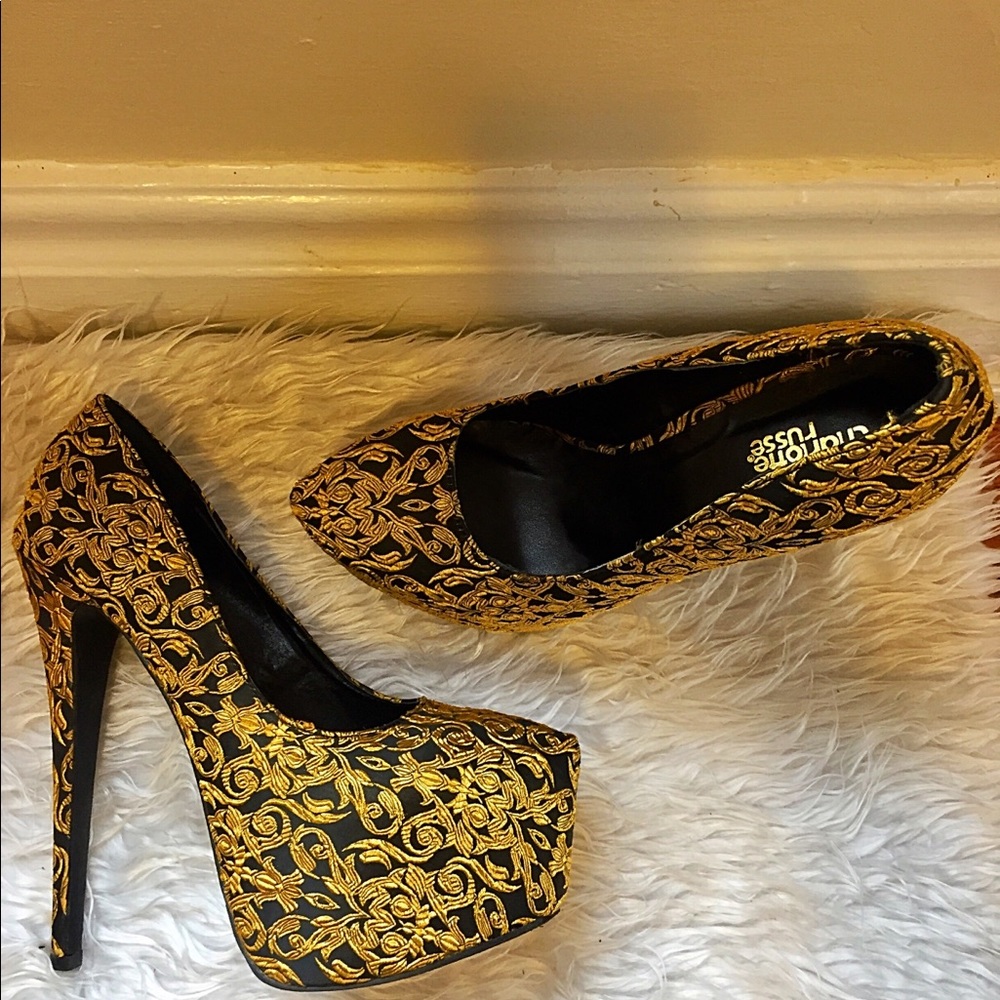 Women’s gold and black print platform pumps